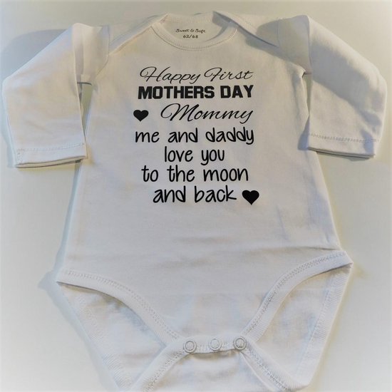 Baby Rompertje tekst mama eerste moederdag cadeau | Happy first mother’s Day mommy me and daddy love you to the moon and back | lange mouw | wit zwart | maat 74-80