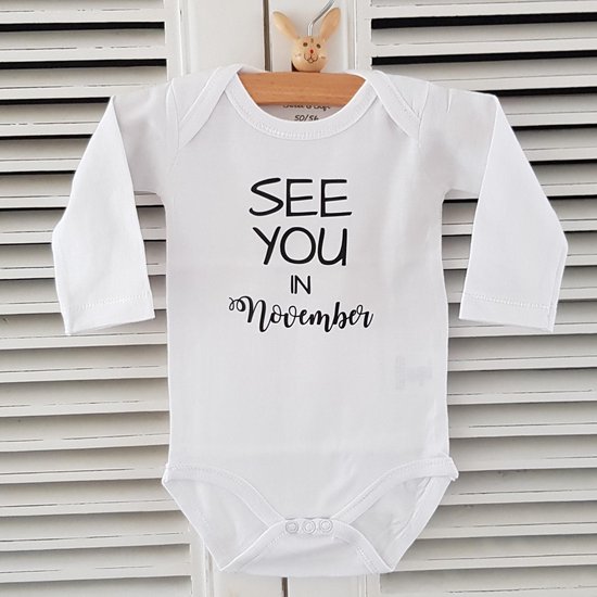 Baby Rompertje aankondiging zwangerschap Zwangerschapsaankondiging maand See you in November | Lange mouw | wit | maat 50/56 | Cadeau voor de liefste aanstaande oma en opa mama papa oom tante | Bekendmaking zwangerschap