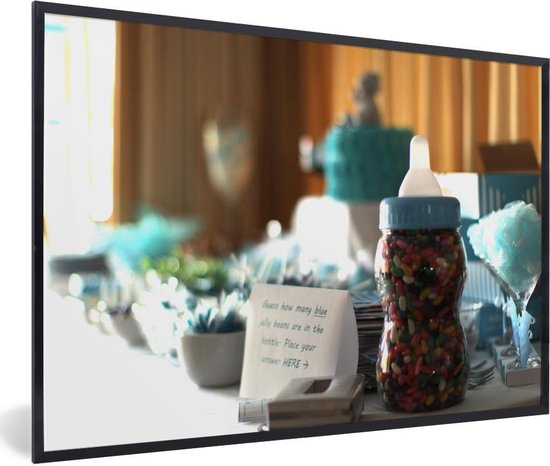 Foto in lijst - Jellybeans in een babyfles fotolijst zwart zonder passe partout 60x40 cm - Poster in lijst (Wanddecoratie woonkamer / slaapkamer)
