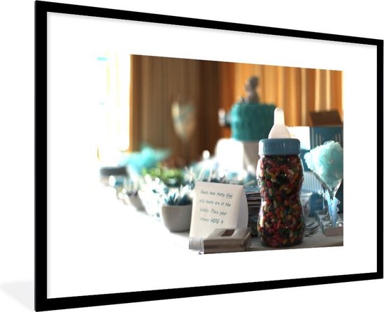 Foto in lijst - Jellybeans in een babyfles fotolijst zwart met witte passe partout 60x90 90x60 cm - Poster in lijst (Wanddecoratie woonkamer / slaapkamer)