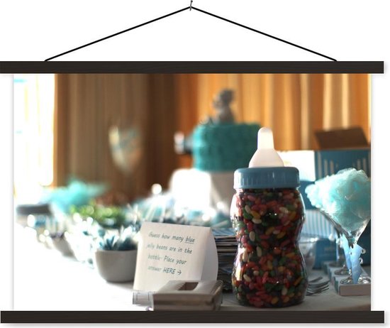 Jellybeans in een babyfles textielposter latten zwart 120x80 cm - Foto print op schoolplaat (wanddecoratie woonkamer/slaapkamer)