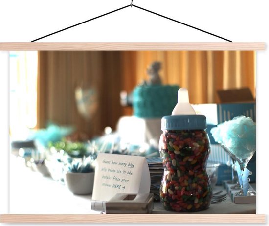 Jellybeans in een babyfles textielposter latten blank 60x40 cm - Foto print op schoolplaat (wanddecoratie woonkamer/slaapkamer)