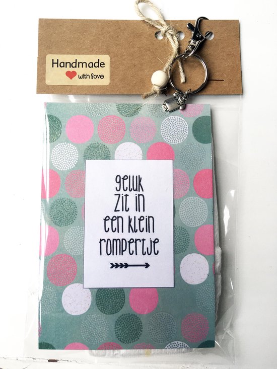 Baby kraamcadeau / luiercadeau met de tekst 'geluk zit in een klein rompertje', geboorte meisje, luierkado, babyshower, zwangerschap, bedeltje met romper.
